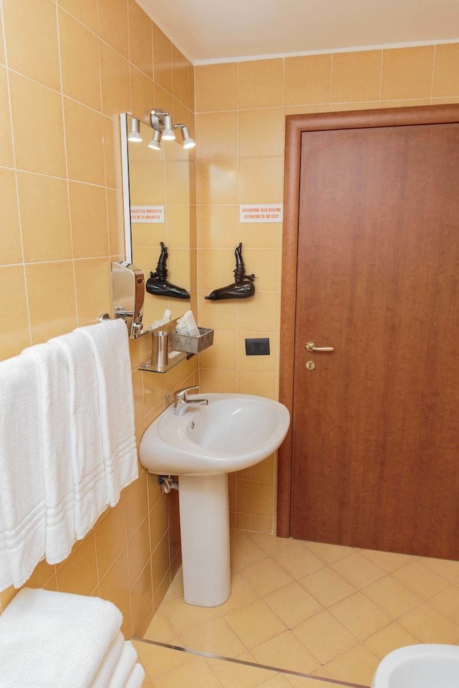 B&B Palazzo Carafa della Spina Double Room (Vesuvio) 7