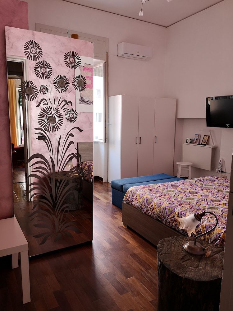 Smiling Naples Deluxe Double Room 4