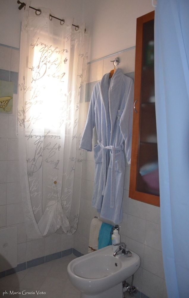 Smiling Naples Double Room, Shared Bathroom 11