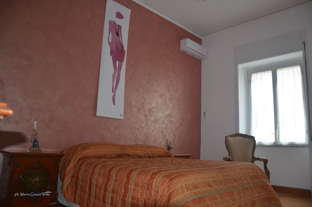 Smiling Naples Double Room, Shared Bathroom 6