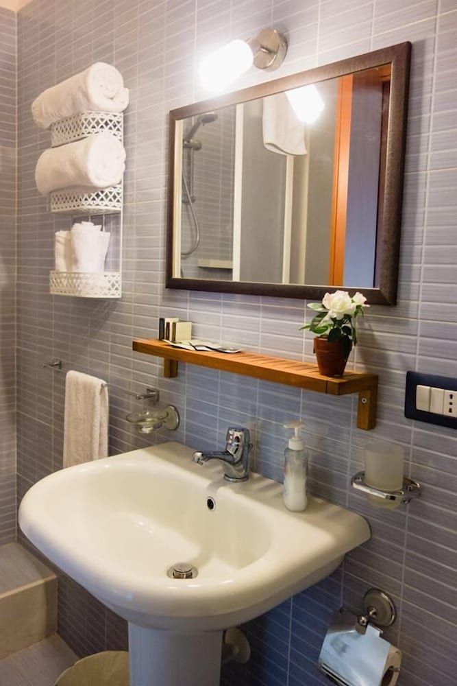 undefined Anthea B&B 5