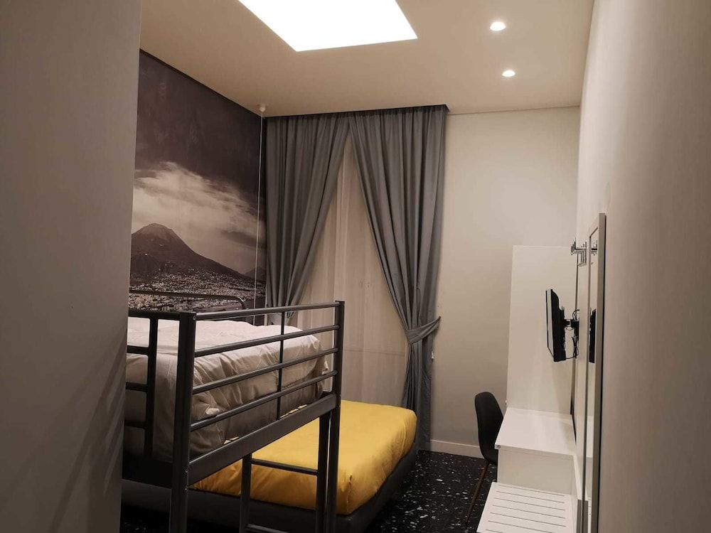 Beverello Rooms Quadruple Room (Vesuvio) 2