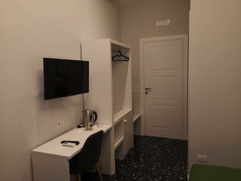 Beverello Rooms Double Room (Castel dell'Ovo) 9