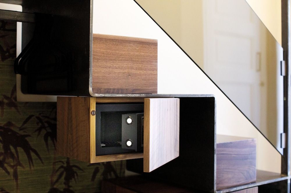 Melrose Napoli Standard Double Room 9