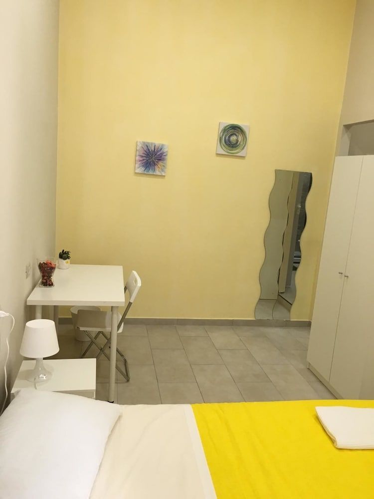 Suite Beatrice Double Room (Yellow) 3