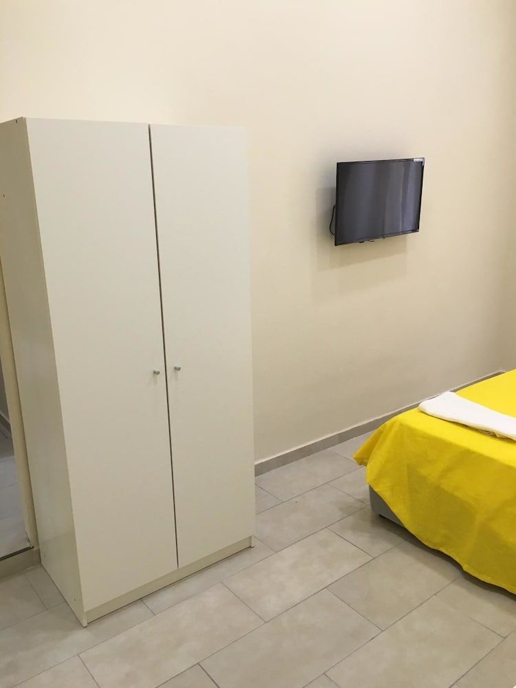Suite Beatrice Double Room (Yellow) 5