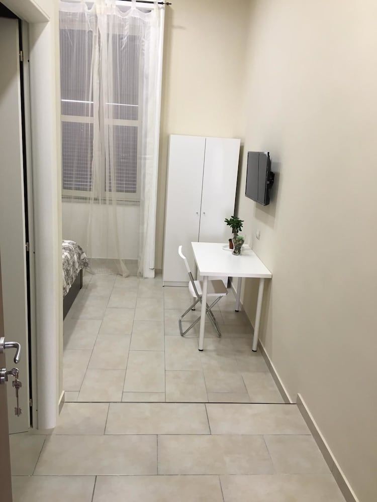 Suite Beatrice Basic Triple Room (Brown) 3