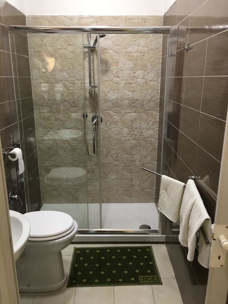 Suite Beatrice Double Room (Yellow) 7