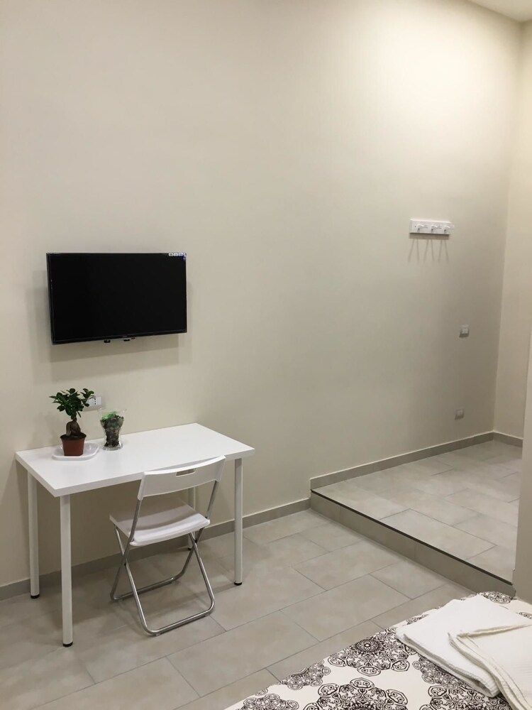 Suite Beatrice Basic Triple Room (Brown) 4