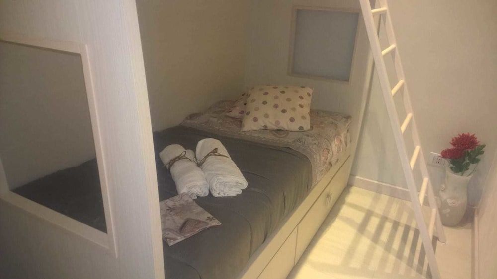 undefined B&B Andrew 4