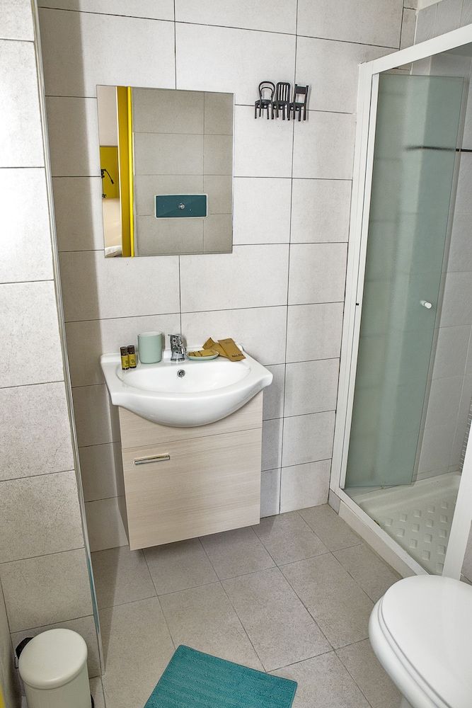 26 Urban Guest House City Triple Room, Ensuite, City View 2