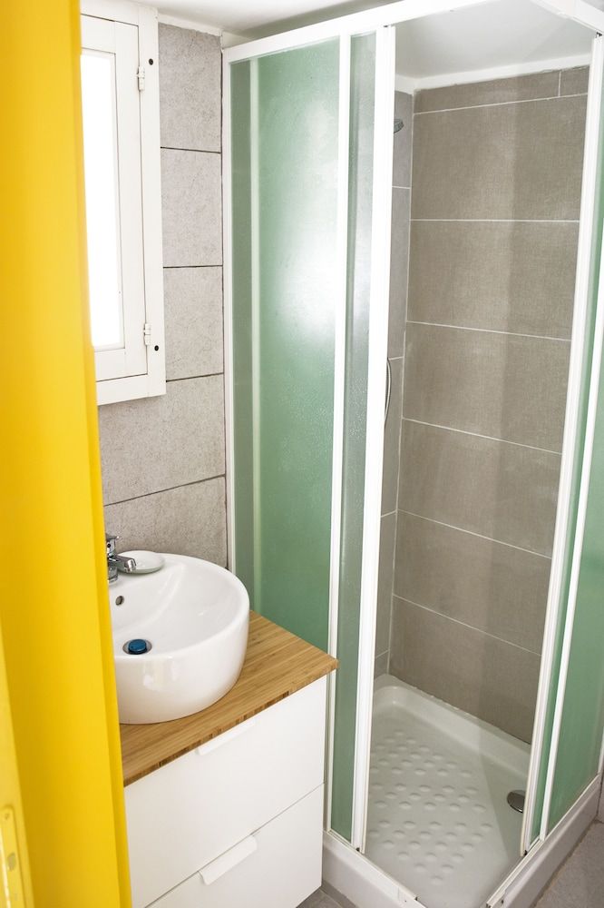 26 Urban Guest House Family Room, Ensuite, Garden View 11