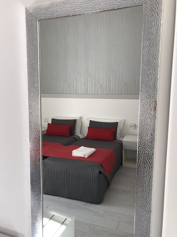 Chiaia Guest House Twin Room 11