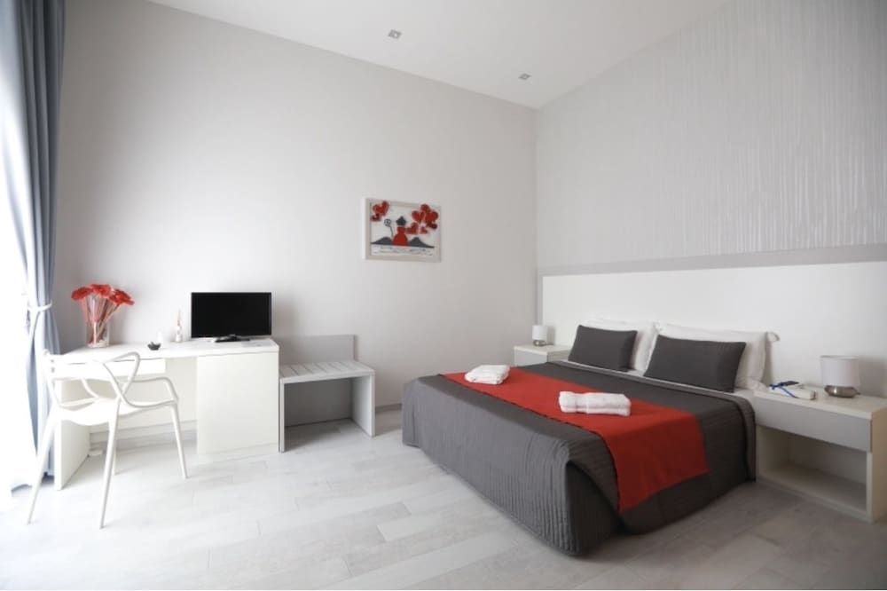 Chiaia Guest House Suite, 1 Queen Bed with Sofa bed 3