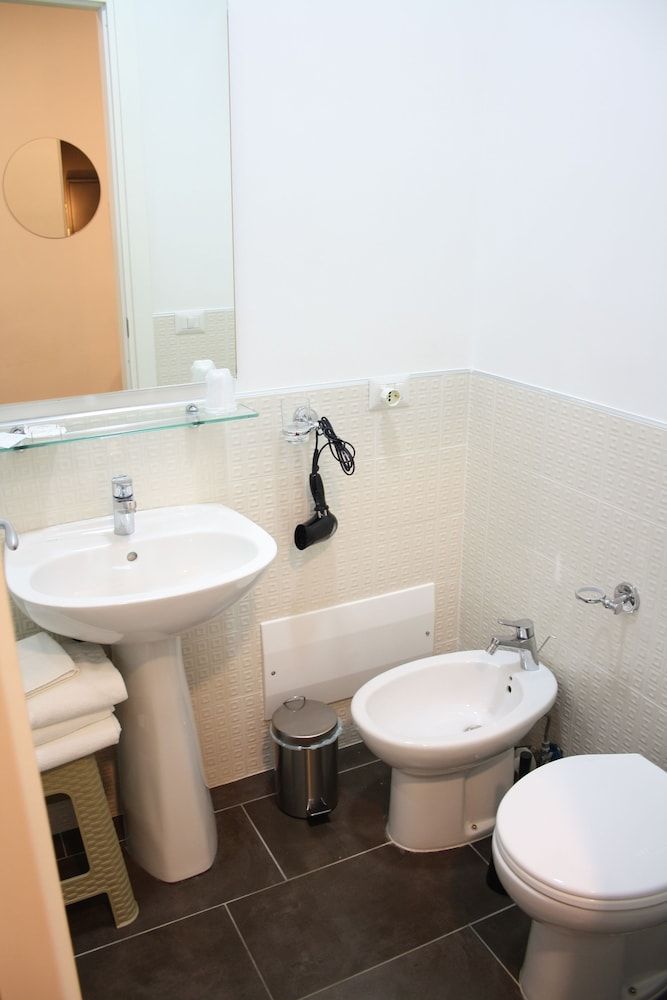 Pit Stop Napoli Centrale Comfort Double Room, 1 Queen Bed, City View 5