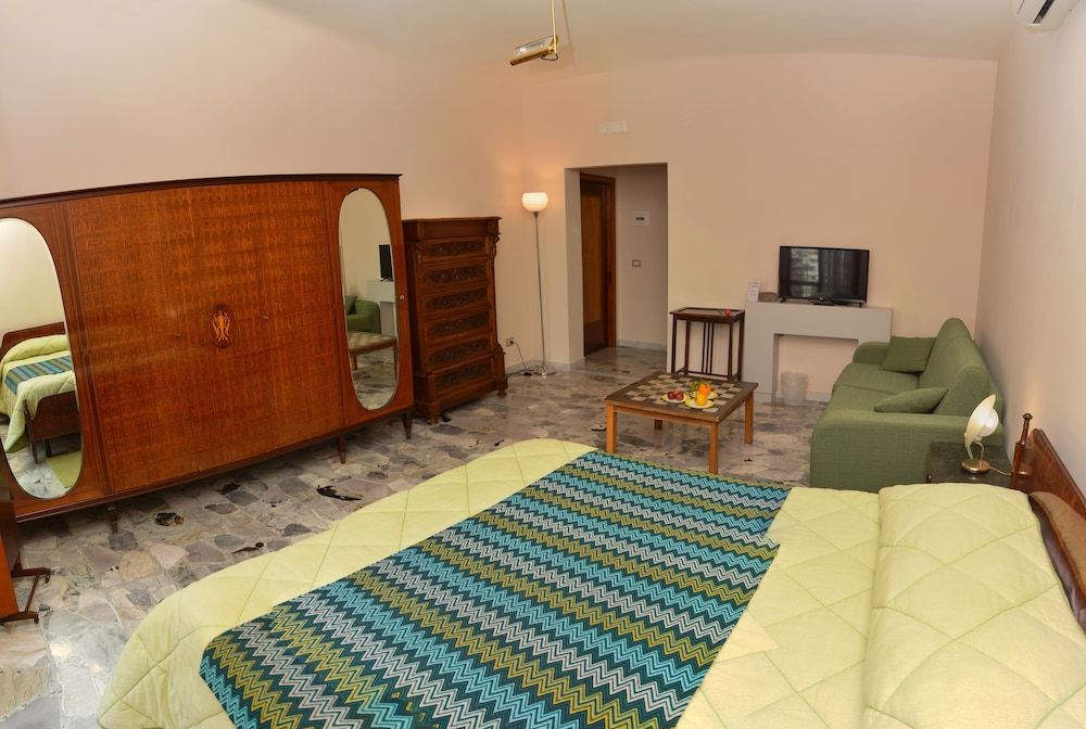 Furturè Rooms Comfort Quadruple Room, City View 3