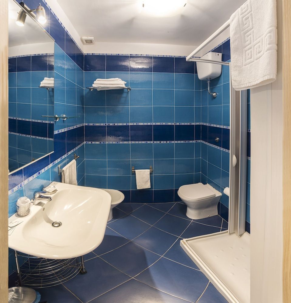 Vomero House Basic Triple Room, Multiple Beds 7