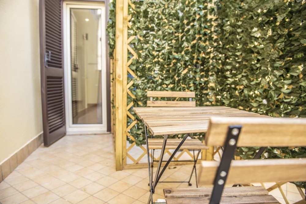 Petrucci B&B Comfort Room, 1 Queen Bed (Room 45 - O' Vino Buono) 10