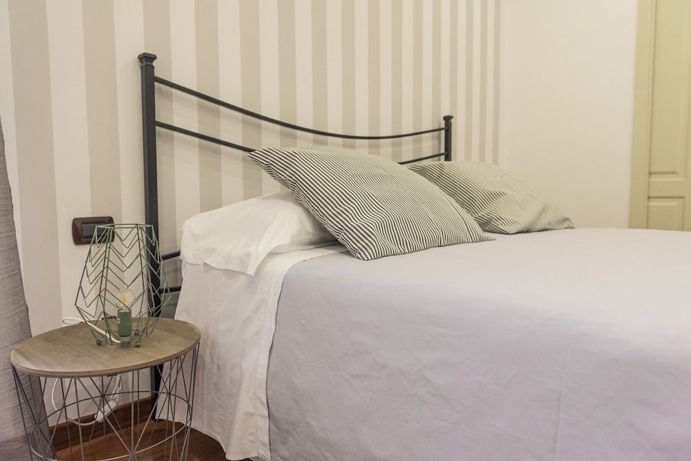 Petrucci B&B Comfort Room, 1 Queen Bed (Room 45 - O' Vino Buono) 5