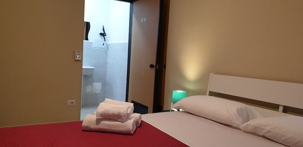 Departure rooms&hostels Deluxe Room, 2 Bedrooms, City View 5