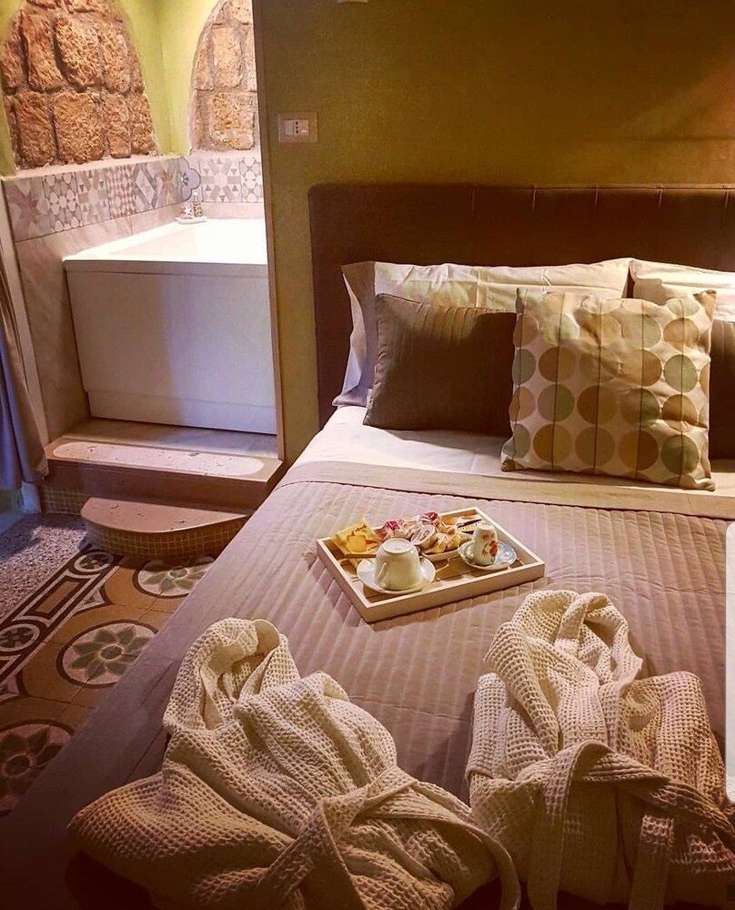 undefined Lesuite Napoli