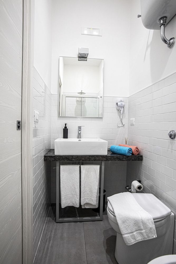 Garibaldi 136 Deluxe Double or Twin Room 3