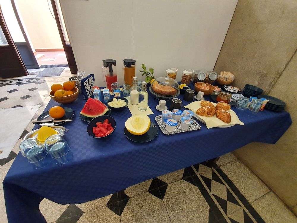 undefined Dante Rooms 8