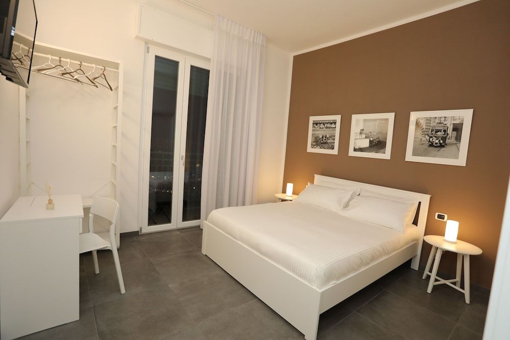 undefined Delia Rooms & Gallery 2