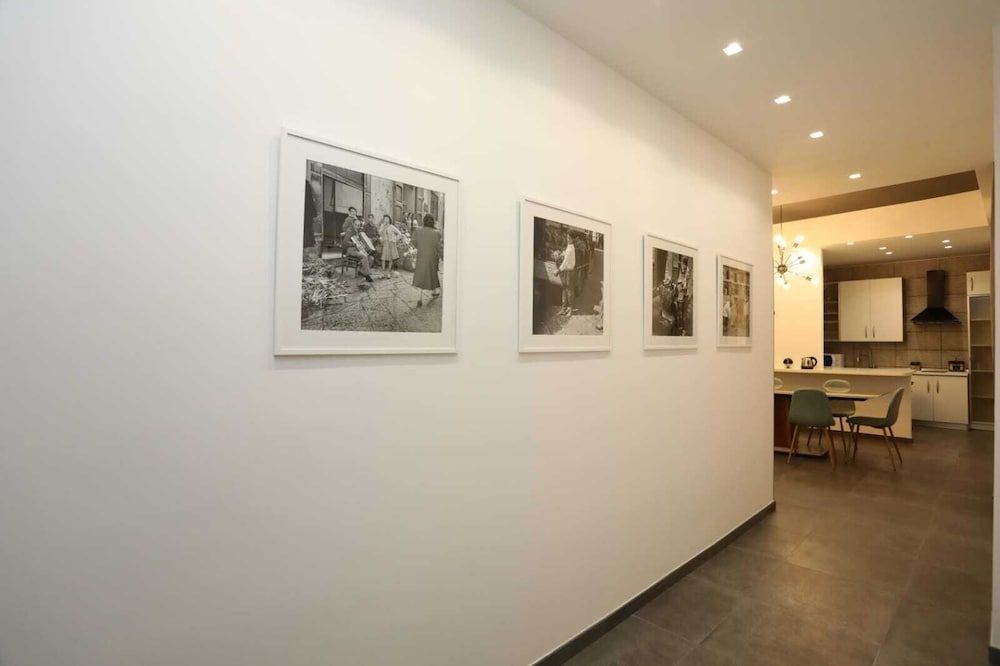 undefined Delia Rooms & Gallery 9