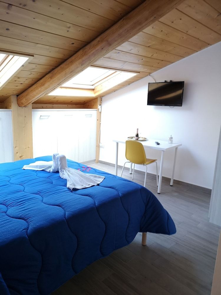 Cuore Partenopeo B&B Deluxe Room 2