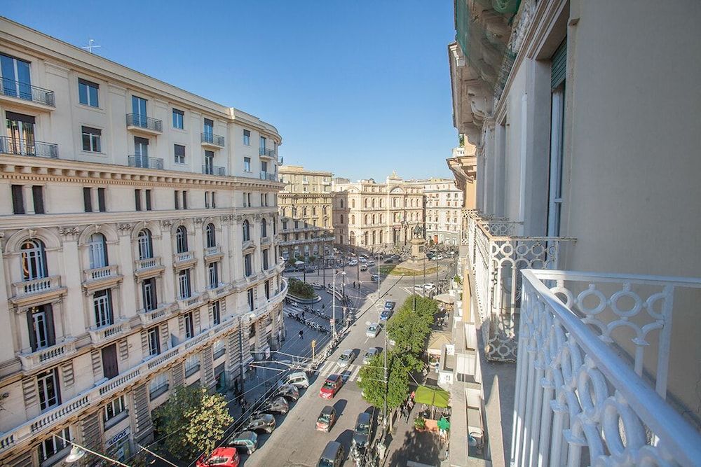 undefined Deluxe Room Naples City Center 9