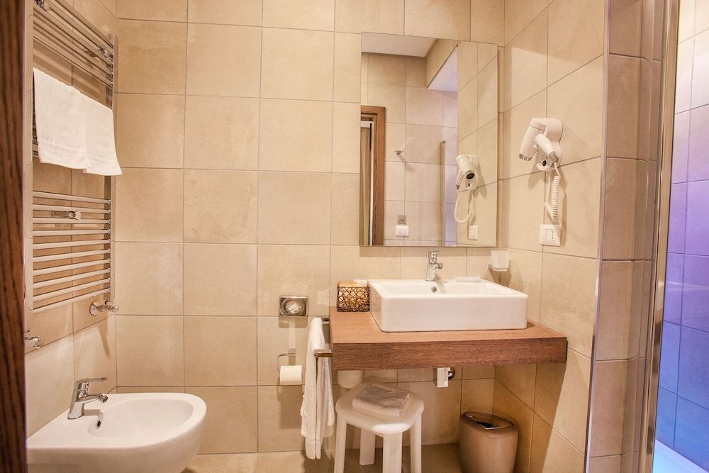 undefined Deluxe Room Naples City Center 8