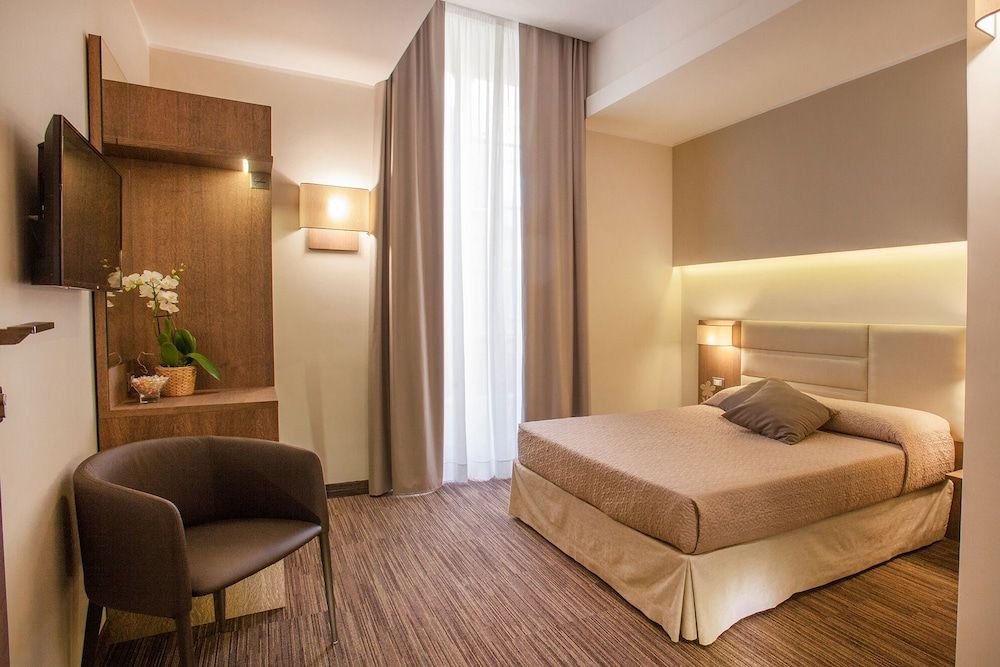 undefined Classic Comfort Room Naples City Center 6