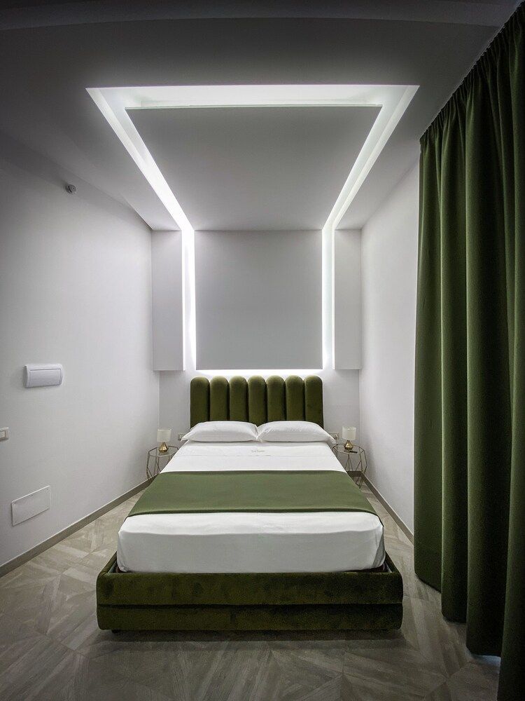 Twin Towers Naples Luxury Deluxe Room 2