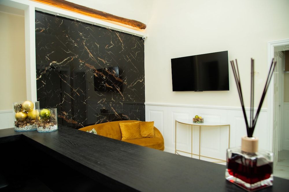 undefined Gentile Suite 7