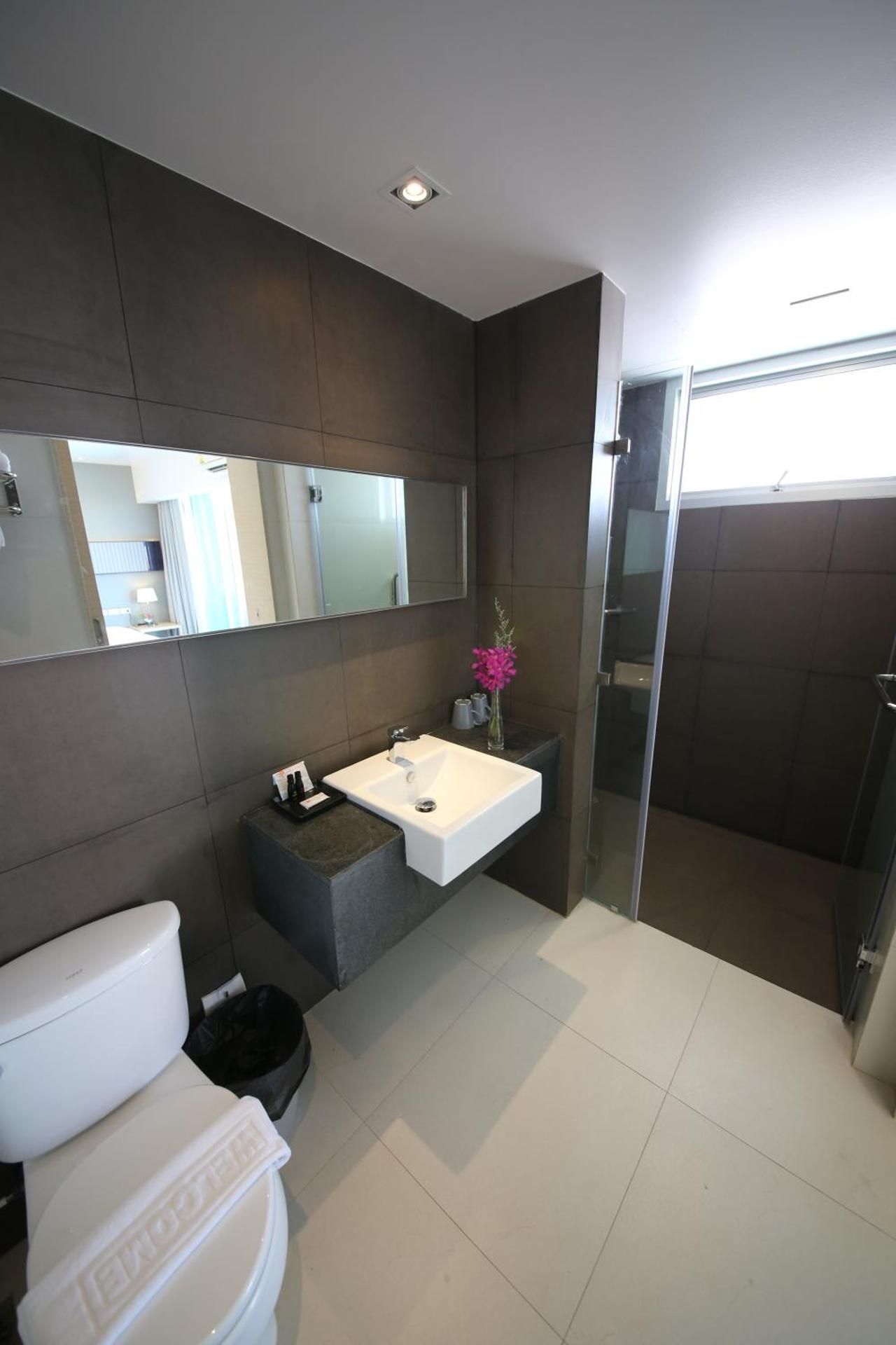 undefined The Sun Xclusive 10