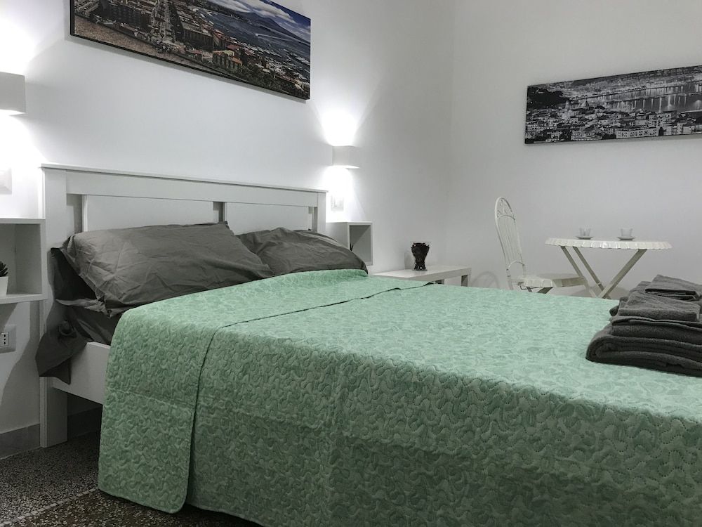 undefined Mellos B&B 8