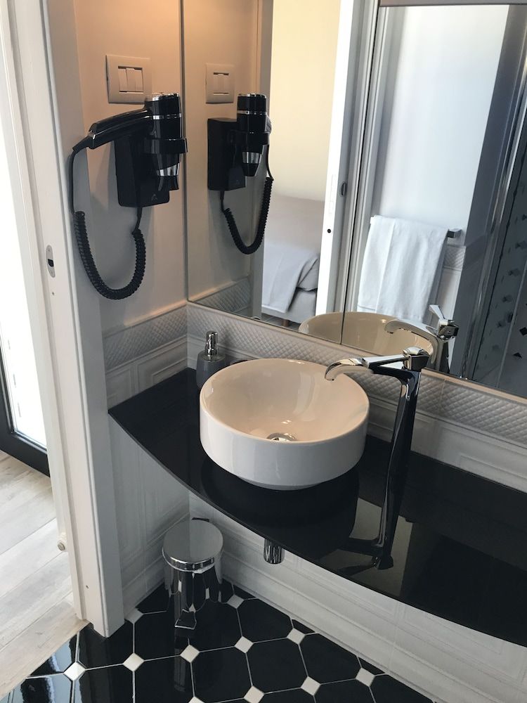 Ambra Noblesse Deluxe Double Room 3