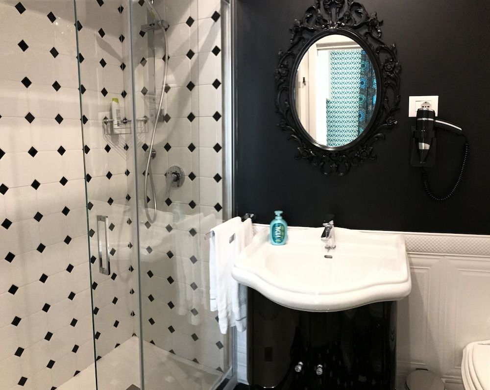 Ambra Noblesse Deluxe Double or Twin Room 7