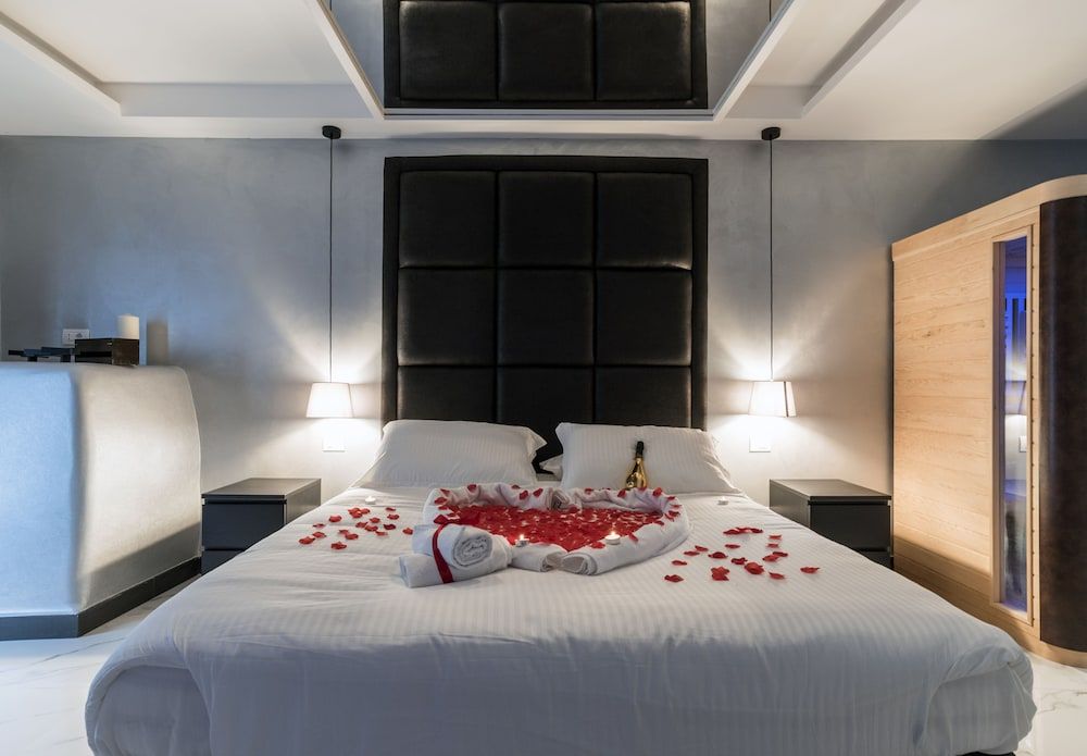 undefined Comola Luxury Suite 3
