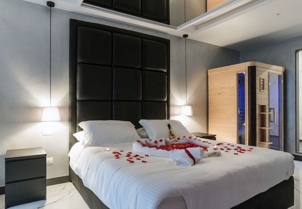 undefined Comola Luxury Suite 8