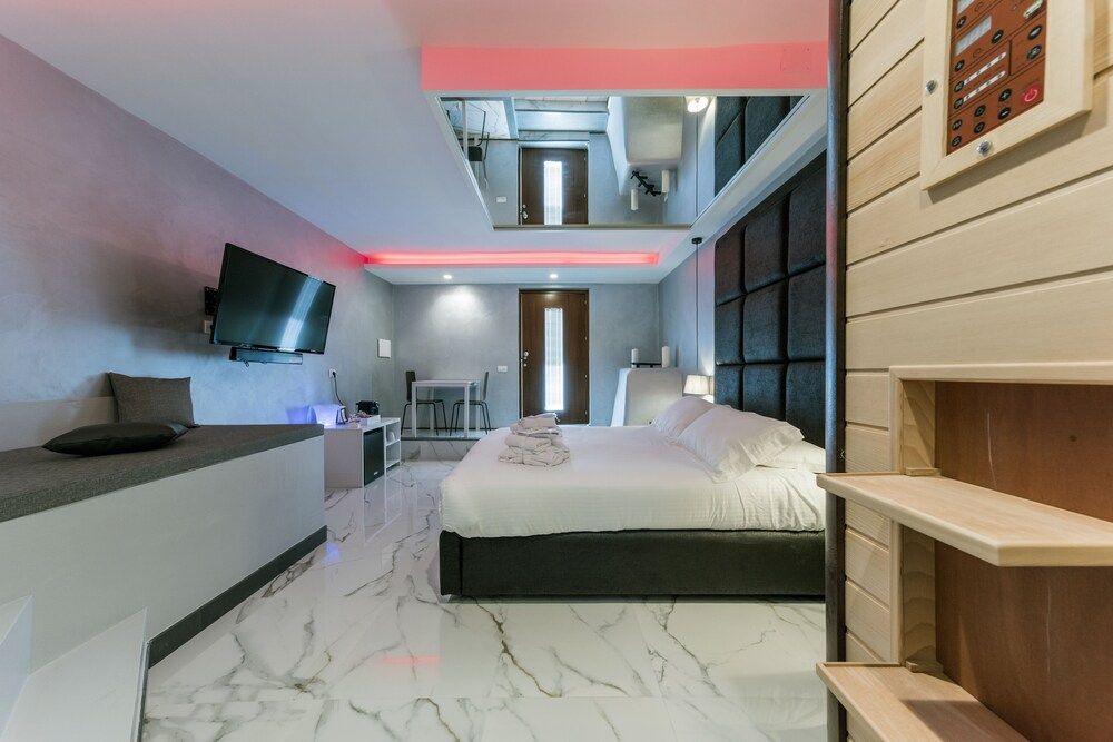 undefined Comola Luxury Suite 4