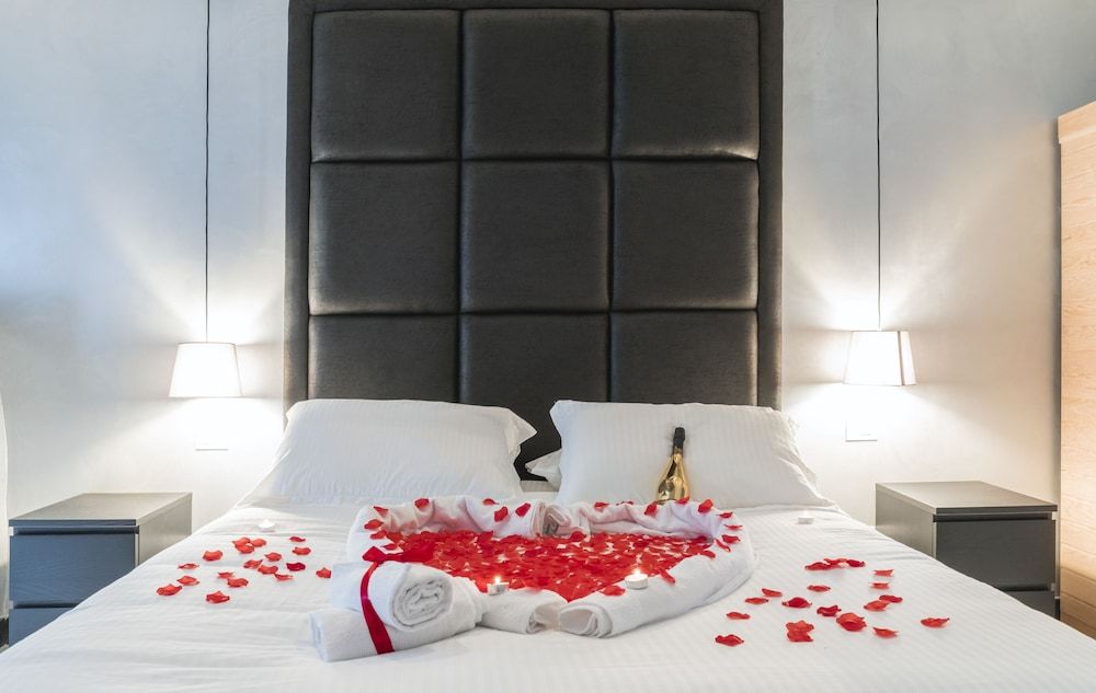 undefined Comola Luxury Suite 2