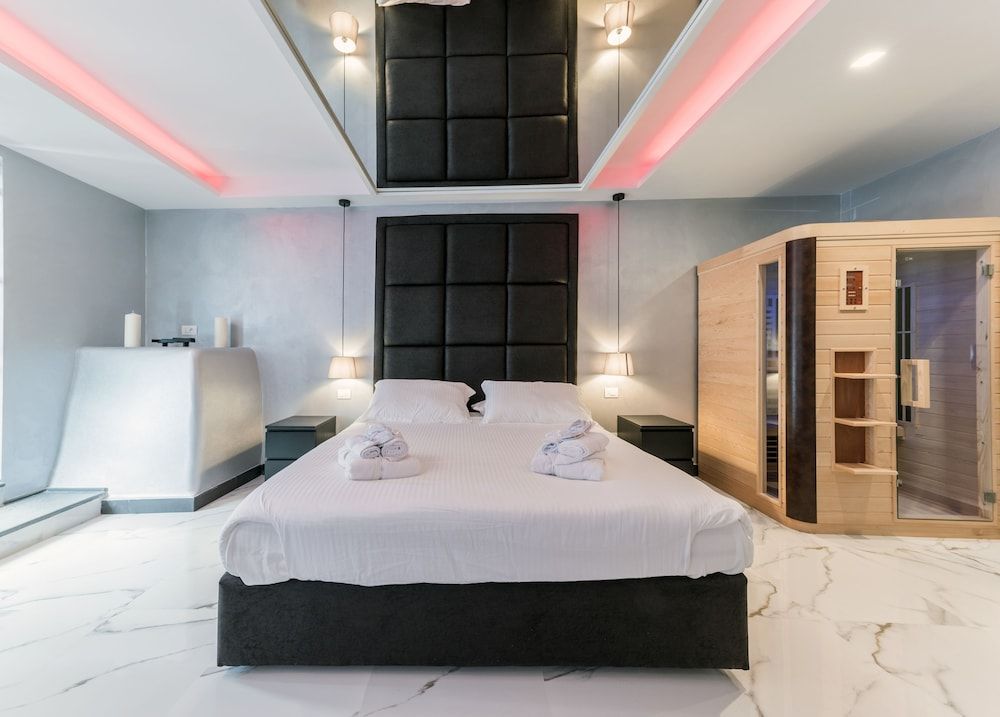 undefined Comola Luxury Suite 6