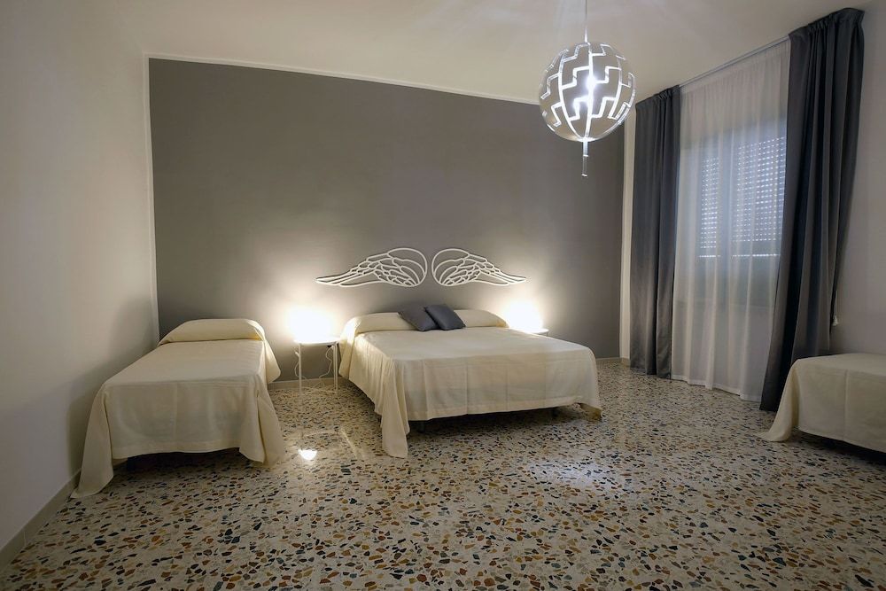 Spira Mirabilis Napoli Family Room, Shared Bathroom (Santissima Annunziata)