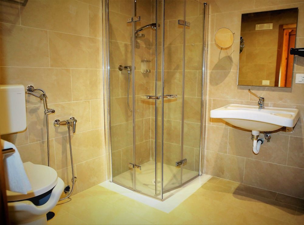 Maison des Fleurs Deluxe Duplex, 1 Queen Bed with Sofa bed, Accessible, City View 9