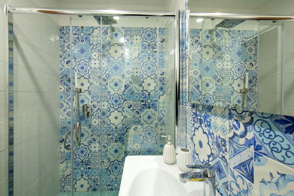 Regina Elena Twin Room, Partial Sea View 6