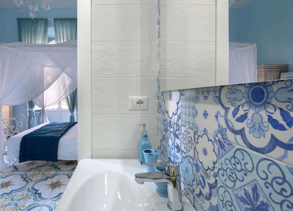 Regina Elena Deluxe Double Room, Balcony 9