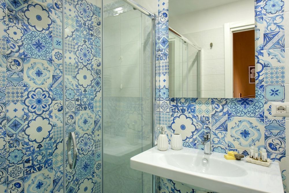 Regina Elena Twin Room, Partial Sea View 7