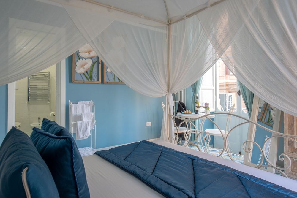 Regina Elena Deluxe Double Room, Balcony 11